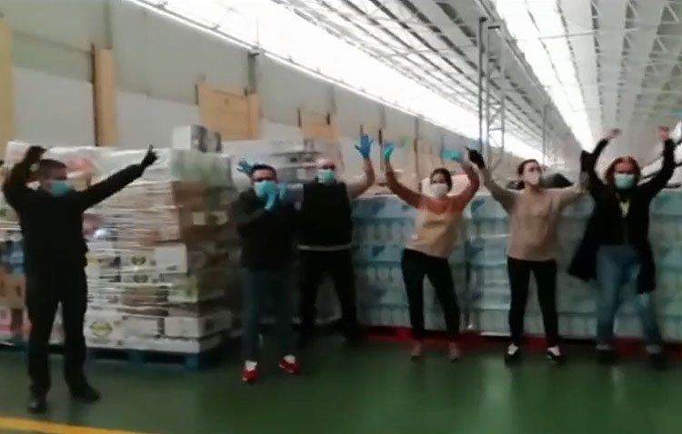 Los trabajadores de la conocida empresa utrerana «Ayala» anima a quedarse en casa al ritmo de «Resistiré» (VÍDEO)