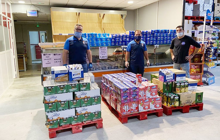 El C.D. Cantera de Utrera dona alimentos de primera necesidad y 500 mascarillas