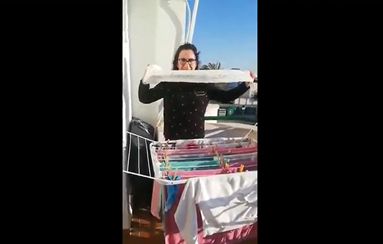 Los trabajadores de la ITV de Utrera «siguen el rollo» en el confinamiento (VÍDEO)