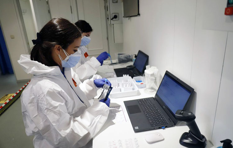La Junta de Andalucía realiza test a profesionales de la educación de Utrera para la vuelta a clase tras las vacaciones