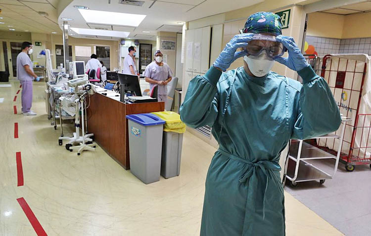 Dos fallecidos y 23 positivos por coronavirus desde el martes en Utrera, y la incidencia baja a 112 casos por cada 100.000 habitantes