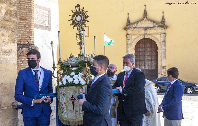 Cuatro jornadas de cultos en honor al Santísimo Sacramento en la parroquia de Santiago para celebrar su «Corpus Chico»