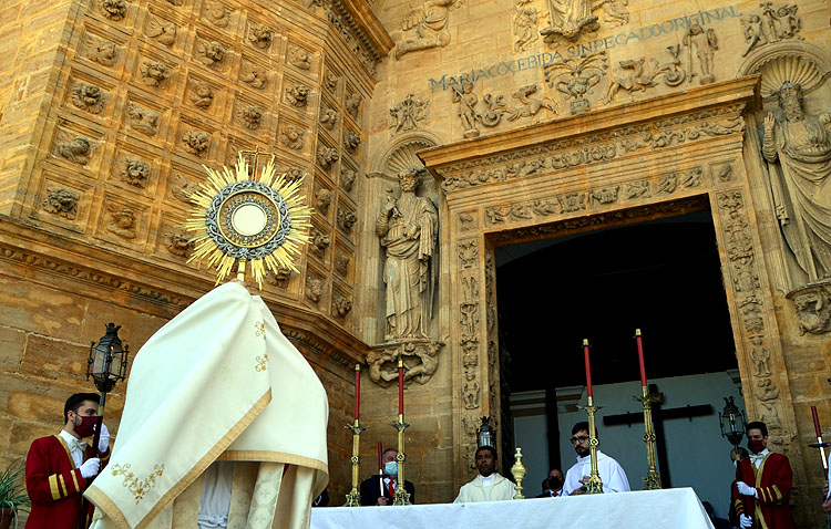 Un cita para la historia de Utrera con el Corpus Christi (GALERÍA)