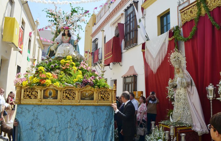 Sol de junio para el Santísimo Sacramento en la procesión del Corpus Christi en Utrera [GALERÍA]