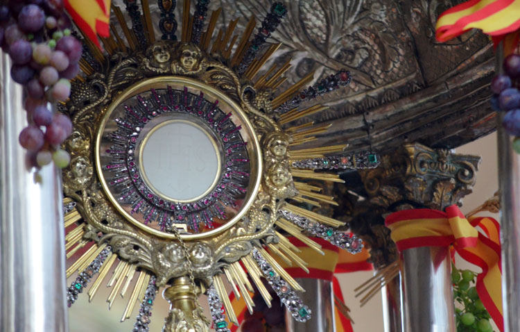 Todo listo en la parroquia de Santiago para vivir un inédito «Corpus Chico»