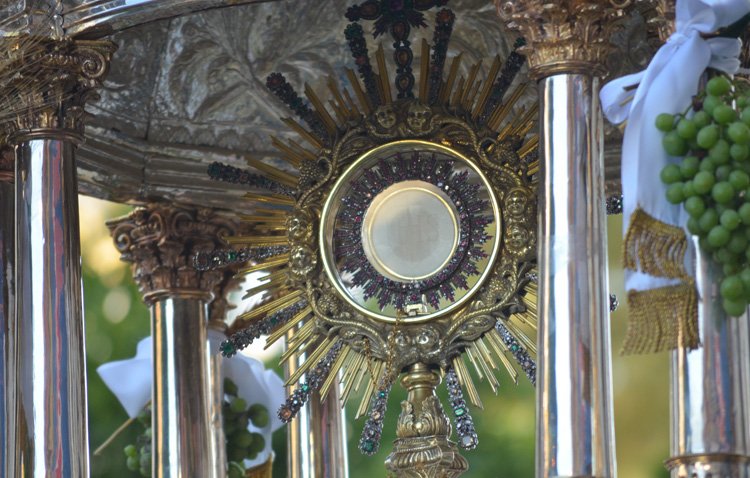 Domingo eucarístico en Utrera con la tradicional procesión del ‘Corpus Chico’