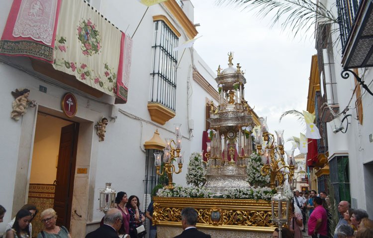 Aires santiagueños para poner el broche al junio eucarístico en Utrera [GALERÍA]