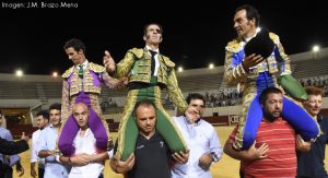 Padilla, El Cid y Vilches salen por la puerta grande tras repartirse nueve orejas y un rabo