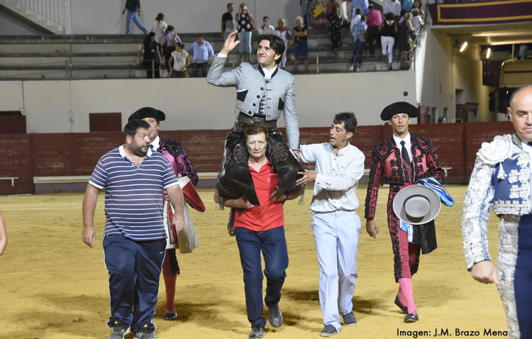 Ventura, que corta un rabo, a hombros