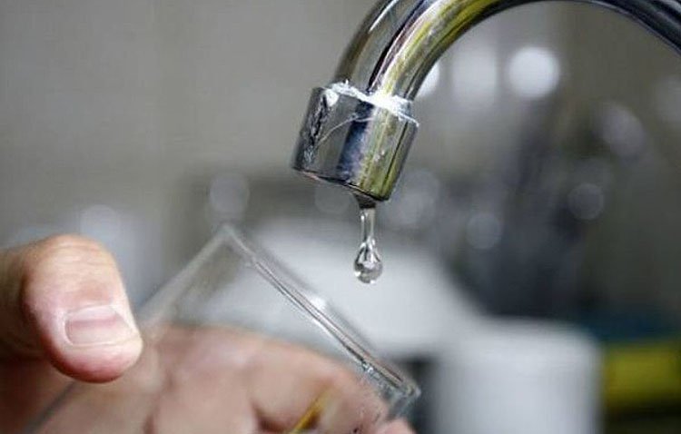 Una rotura en la tubería general en Alcalá de Guadaíra, causante del corte de agua sufrido en Utrera