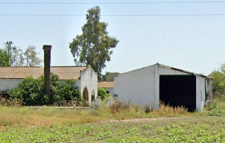 Encuentran a una persona fallecida en el interior de un pequeño cortijo incendiado junto a Utrera