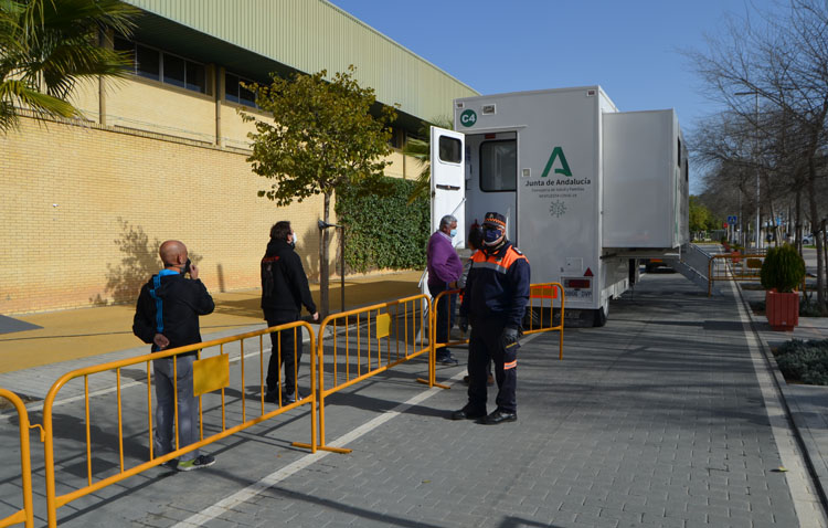 Solo el 48% de los convocados acude al cribado masivo en Utrera, que finaliza con dos positivos en coronavirus [GALERÍA FOTOGRÁFICA]