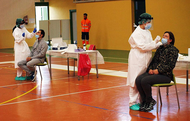 La Junta de Andalucía realizará en Utrera un cribado masivo de tests para conocer la situación de la pandemia