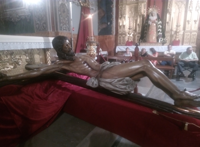 Regresa a la capilla del Carmen la imagen restaurada del Cristo del Amor