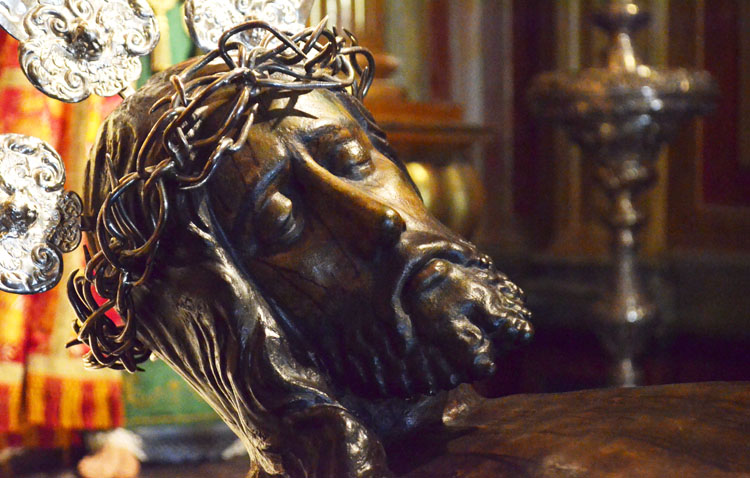 Vía crucis con el Cristo de Santiago en el castillo de Utrera