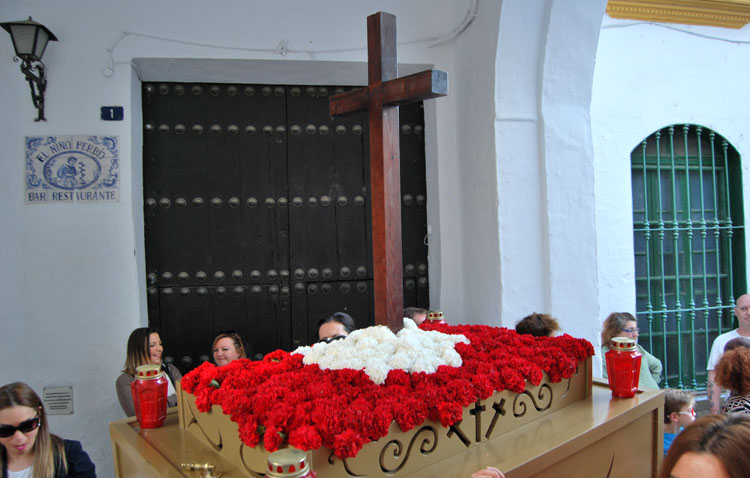 Utrera se reencuentra este sábado con su certamen de cruces de mayo de la mano de la hermandad de los Estudiantes