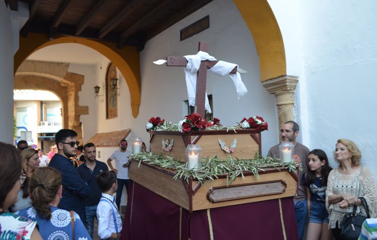 El tradicional certamen de cruces de mayo vuelve a la vida tras dos años de pandemia