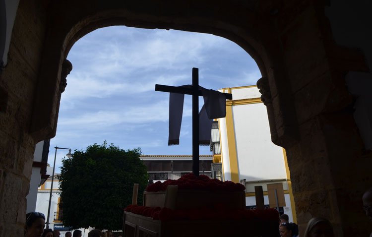 El tradicional certamen de cruces de mayo se prepara para llenar de ambiente cofrade las calles de Utrera