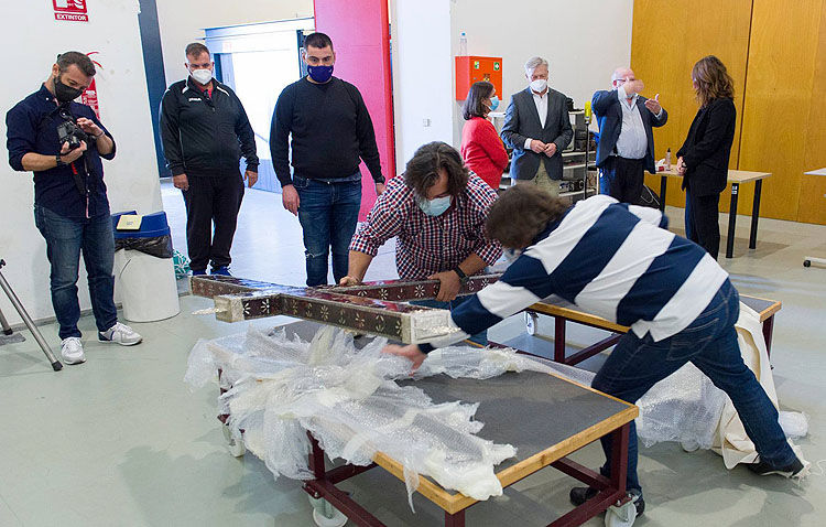 Una nueva vida para la cruz de carey, plata y nácar de Jesús Nazareno de Utrera