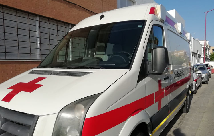 Cruz Roja ofrece un servicio de transporte y acompañamiento a los mayores de 65 años que acudan a vacunarse