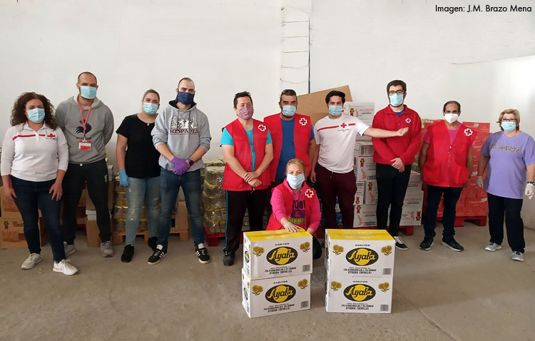 El voluntariado de Cruz Roja lleva donaciones a los rincones más necesitados de Utrera durante la pandemia