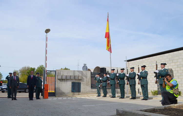 El secretario de Estado de Seguridad conoce las «magníficas instalaciones» de la Guardia Civil de Utrera (IMÁGENES)