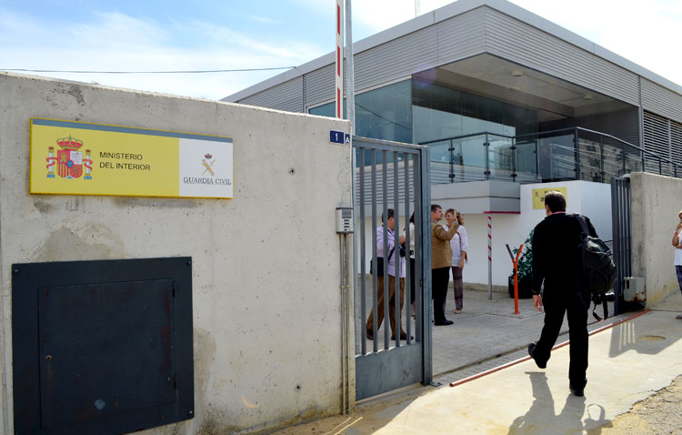 Detenidas dos personas en Utrera por robos con violencia en una oficina y en una tienda de comestibles