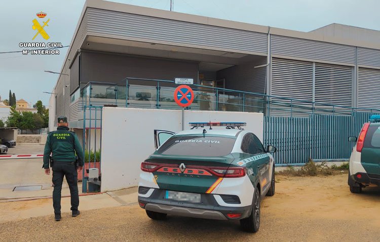 Detenidos en Utrera dos miembros de una organización criminal que robaba usando las llaves y claves de casas y comercios