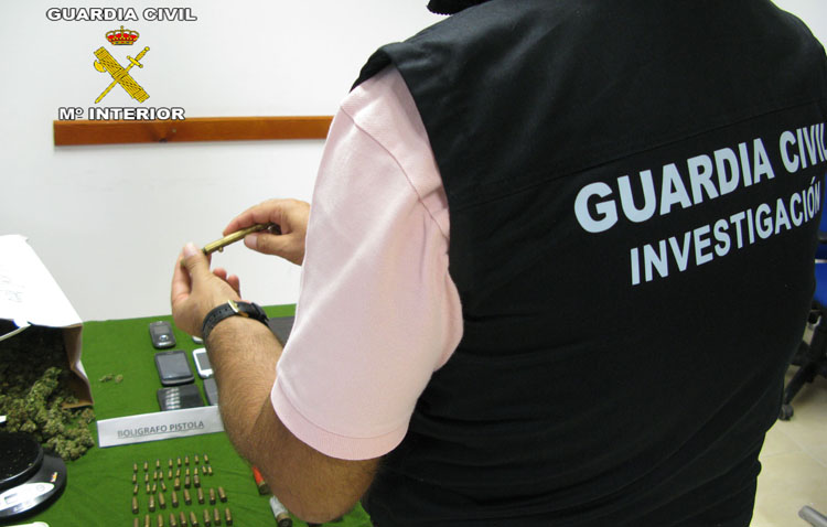 Cinco detenidos por cultivar marihuana y atropellar a dos personas que se acercaron a la plantación