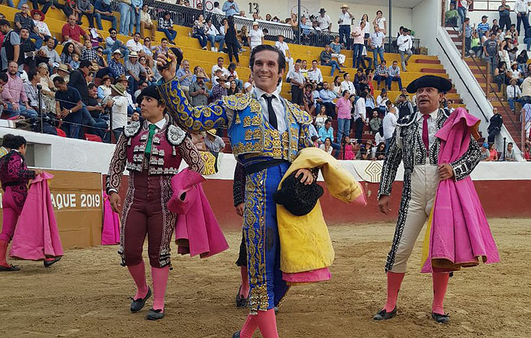 El novillero utrerano Curro Durán corta otra oreja en su gira por México