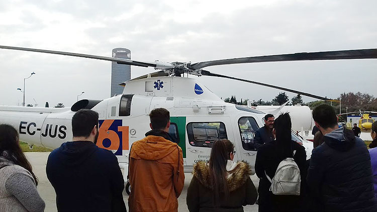Una veintena de jóvenes utreranos participan en un curso de formación como celadores sanitarios