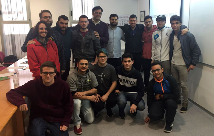 Una quincena de personas participa en Utrera en un curso de entrenadores de videojuegos