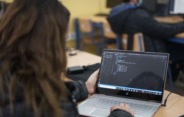 El instituto Ruiz Gijón oferta un curso gratuito de introducción a la programación web con certificado de profesionalidad
