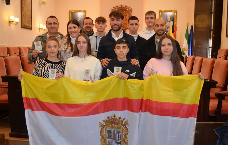 Utrera rinde homenaje a ocho jóvenes karatecas tras sus éxitos nacionales [GALERÍA]