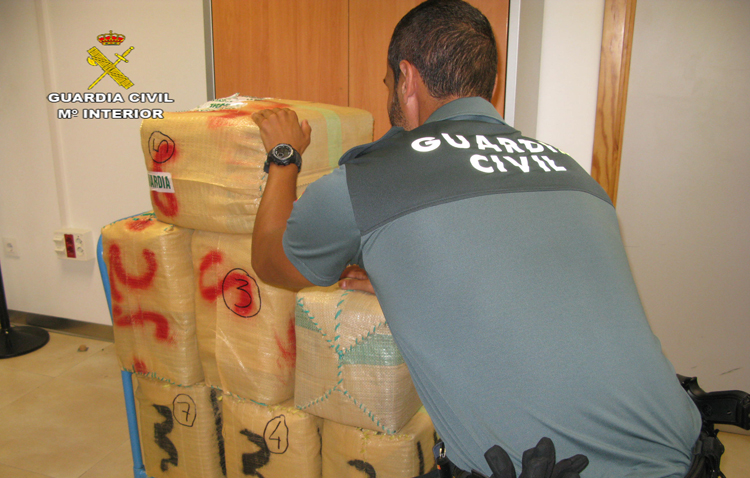 Detenido con 215 kilos de polen de hachís tras escucharse varios disparos en una parcela
