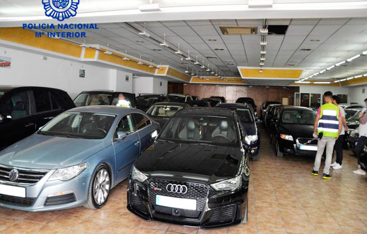 Desmantelada otra vez una organización criminal dedicada a manipular cuentakilómetros de coches que vendían por encima de su valor