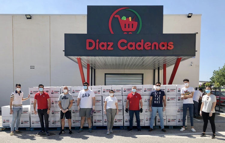 Díaz Cadenas entrega los primeros 26 carros de alimentos para Utrera a través de la campaña «Coronazonessolidarios.org»