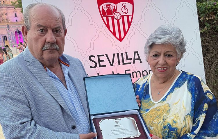 El Sevilla Fútbol Club rinde homenaje al utrerano Diego Panal