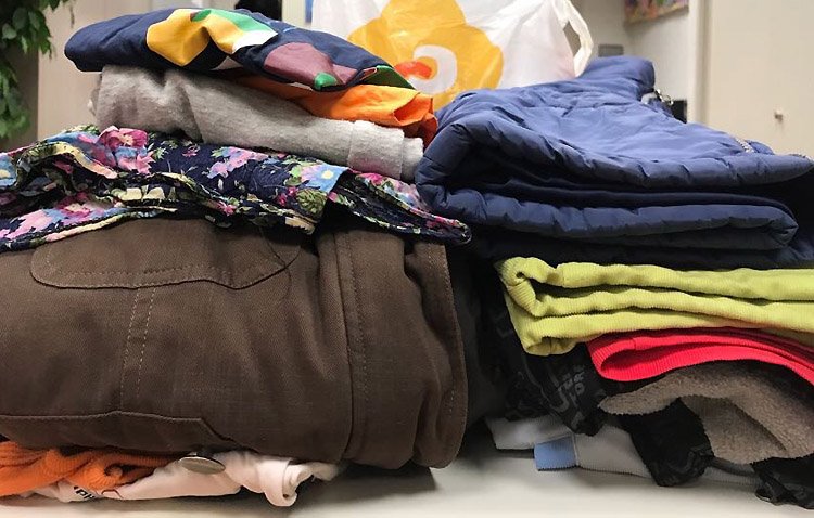 Asoca pone en marcha una campaña especial de recogida de ropa de abrigo para las familias necesitadas de Utrera