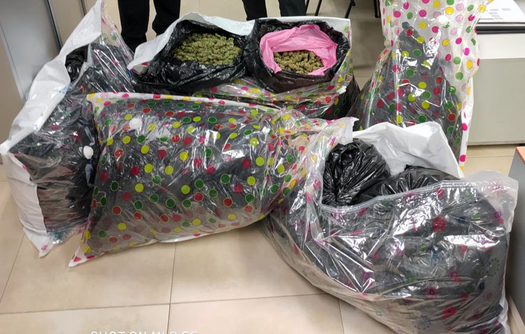 A prisión dos personas de El Palmar de Troya con más de 43 kilos de marihuana en el coche