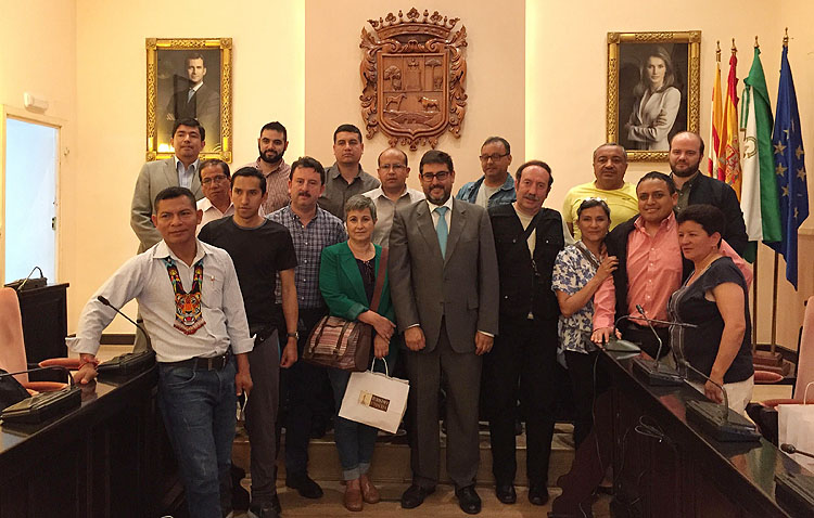 Una quincena de políticos ecuatorianos visitan Utrera en su viaje por Andalucía para conocer la gestión municipal
