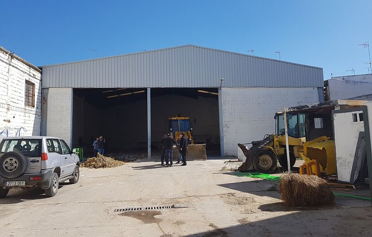 Comienza la obra para acondicionar el almacén municipal de la avenida del Matadero en una sede para las asociaciones