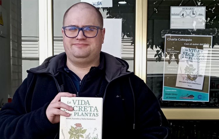 El biólogo utrerano Eduardo Bazo desmonta en su nuevo libro los mitos, bulos y leyendas vinculadas a la botánica