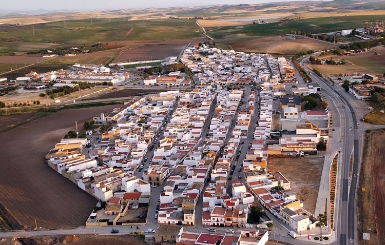 La Junta de Andalucía anuncia ventajas fiscales en El Palmar de Troya para luchar contra la despoblación