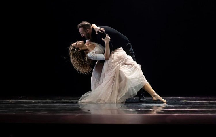 Teatro y danza se fusionan en Utrera con ‘El perdón’ de Juana Acosta y Chevi Muraday