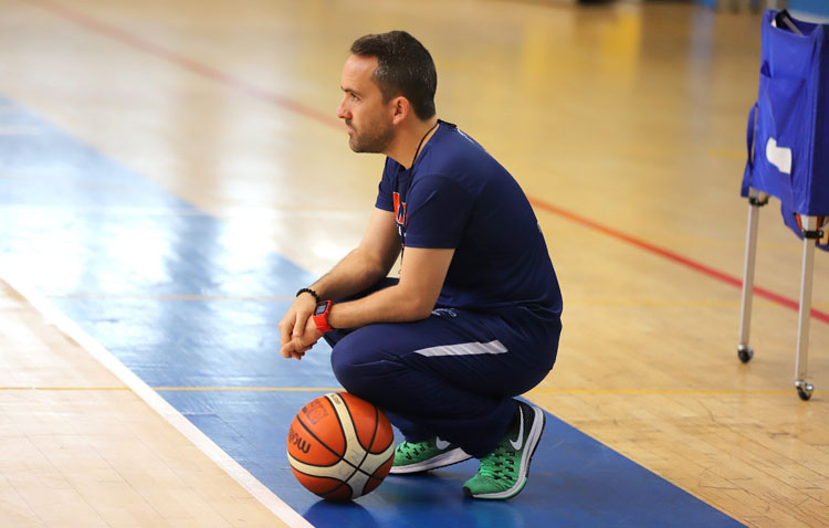 El entrenador de baloncesto utrerano Eloy Ramírez se mete en la final por el ascenso a la ACB