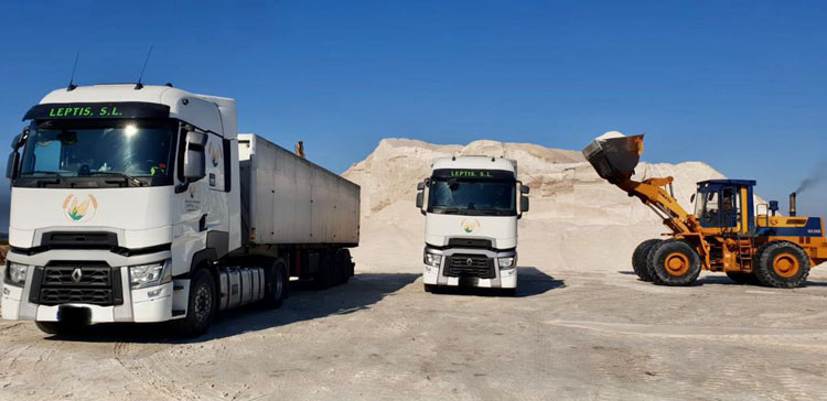 Dos empresas de Utrera, trabajando en el centro de España para minimizar los efectos de la borrasca «Filomena»