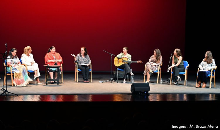 Mujeres artistas del flamenco se reúnen en el teatro de Utrera en un encuentro intergeneracional