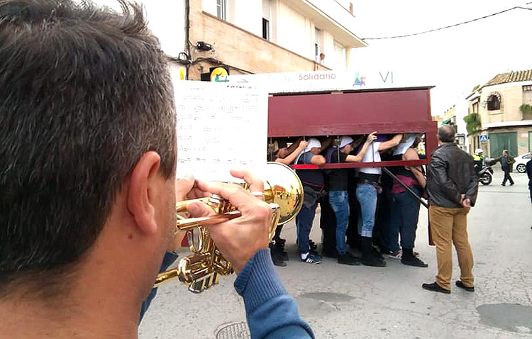 El «Ensayo solidario» de la hermandad de los Gitanos recogerá un año más alimentos por las calles de Utrera