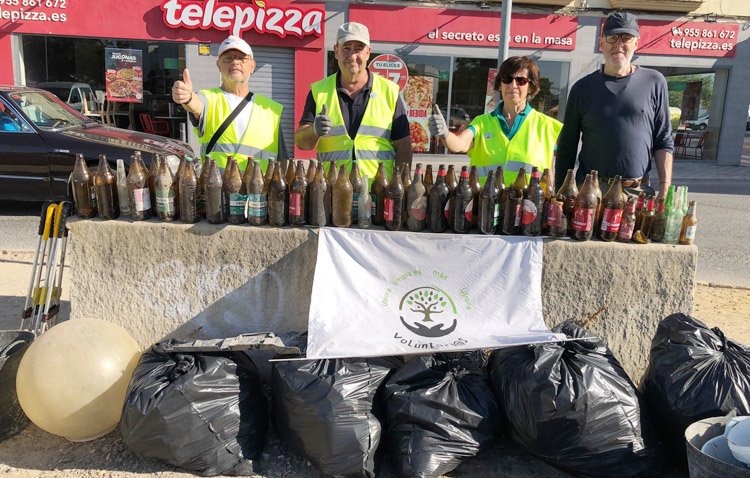 La explanada del Matadero, un vertedero de envases en pleno casco urbano